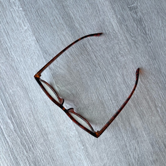 Amazon Essentials Tortoise Shell Glasses - Picture 4 of 6
